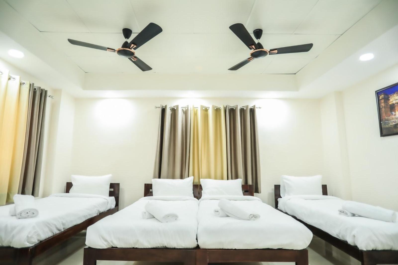 Pretty Garden View Apartment 3Bhk Furnished Flat Near Kashi Vishwanath Temple فاراناسي المظهر الخارجي الصورة