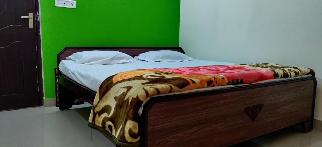 Pretty Garden View Apartment 3Bhk Furnished Flat Near Kashi Vishwanath Temple فاراناسي المظهر الخارجي الصورة